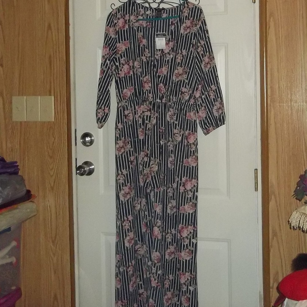 BNWT Floral Jumpsuit Romper Dress w/ Shorts 1 pc.